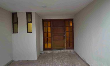 Casa de 3 pisos en RENTA, en privada, en el Fraccionamiento Villas del Álamo, al oriente de la ciudad de Pachuca, en Mineral de la Reforma, Hidalgo.