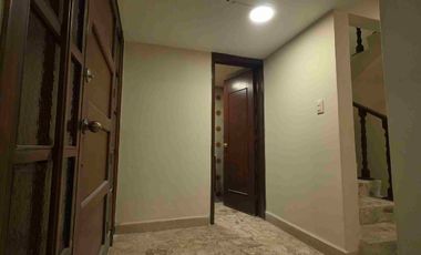 Casa de 3 pisos en RENTA, en privada, en el Fraccionamiento Villas del Álamo, al oriente de la ciudad de Pachuca, en Mineral de la Reforma, Hidalgo.