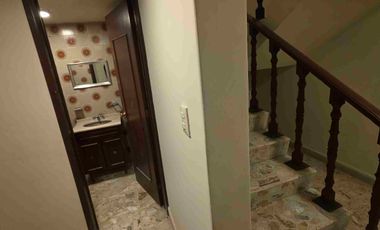 Casa de 3 pisos en RENTA, en privada, en el Fraccionamiento Villas del Álamo, al oriente de la ciudad de Pachuca, en Mineral de la Reforma, Hidalgo.