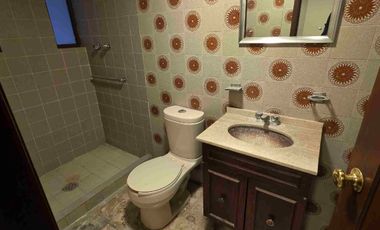 Casa de 3 pisos en RENTA, en privada, en el Fraccionamiento Villas del Álamo, al oriente de la ciudad de Pachuca, en Mineral de la Reforma, Hidalgo.