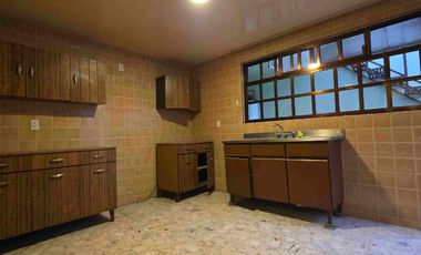 Casa de 3 pisos en RENTA, en privada, en el Fraccionamiento Villas del Álamo, al oriente de la ciudad de Pachuca, en Mineral de la Reforma, Hidalgo.