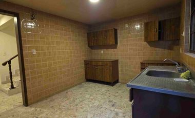 Casa de 3 pisos en RENTA, en privada, en el Fraccionamiento Villas del Álamo, al oriente de la ciudad de Pachuca, en Mineral de la Reforma, Hidalgo.