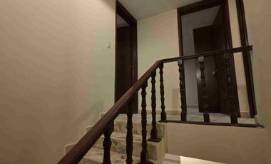 Casa de 3 pisos en RENTA, en privada, en el Fraccionamiento Villas del Álamo, al oriente de la ciudad de Pachuca, en Mineral de la Reforma, Hidalgo.