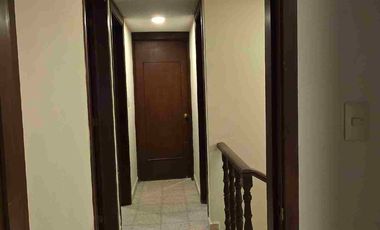 Casa de 3 pisos en RENTA, en privada, en el Fraccionamiento Villas del Álamo, al oriente de la ciudad de Pachuca, en Mineral de la Reforma, Hidalgo.