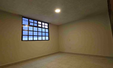 Casa de 3 pisos en RENTA, en privada, en el Fraccionamiento Villas del Álamo, al oriente de la ciudad de Pachuca, en Mineral de la Reforma, Hidalgo.