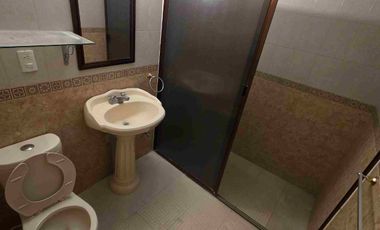 Casa de 3 pisos en RENTA, en privada, en el Fraccionamiento Villas del Álamo, al oriente de la ciudad de Pachuca, en Mineral de la Reforma, Hidalgo.