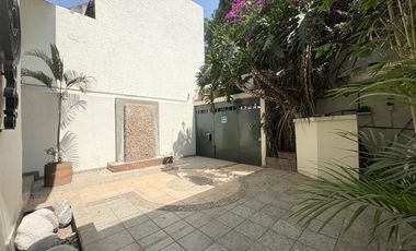 POR EL HOSPITAL MEDICA SUR CASA - OFICINA EN VENTA