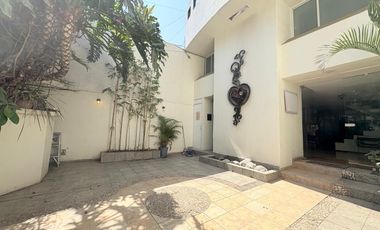 POR EL HOSPITAL MEDICA SUR CASA - OFICINA EN VENTA