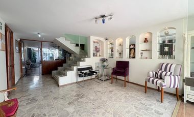 POR EL HOSPITAL MEDICA SUR CASA - OFICINA EN VENTA