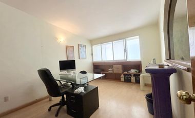 POR EL HOSPITAL MEDICA SUR CASA - OFICINA EN VENTA