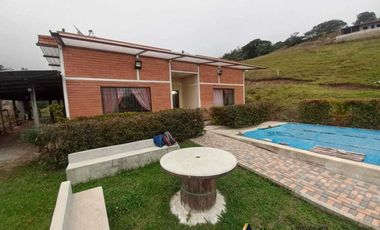 QUINTA CON PISCINA EN VENTA EN PARROQUIA LA ASUNCION