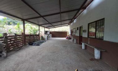 QUINTA CON PISCINA EN VENTA EN PARROQUIA LA ASUNCION