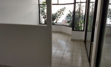 RENTO EDIFICIO DE 500M2, EN CHAPUL ORIENTE, DE 3 NIVELES, CON 11 OFICINAS, 9 BAÑOS.