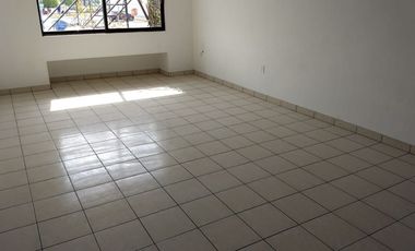 RENTO EDIFICIO DE 500M2, EN CHAPUL ORIENTE, DE 3 NIVELES, CON 11 OFICINAS, 9 BAÑOS.