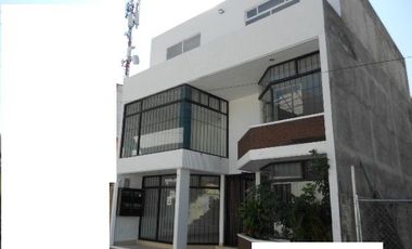 RENTO EDIFICIO DE 500M2, EN CHAPUL ORIENTE, DE 3 NIVELES, CON 11 OFICINAS, 9 BAÑOS.