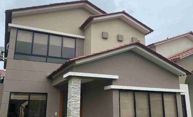 ALQUILER  VIVIENDA  5 HABITACIONES CIUDAD CELESTE LA PENÍNSULA. .