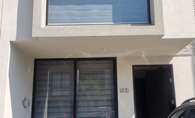 CASA EN RENTA EN ZOI CAPITAL NORTE, SEGURIDAD 24/7 CERCA ANGEL LEAÑO