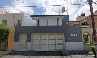 AMPLIA CASA EN ZAMORA A SOLO 5 MIN DE LA PLAZA DE ARMAS