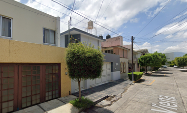 AMPLIA CASA EN ZAMORA A SOLO 5 MIN DE LA PLAZA DE ARMAS