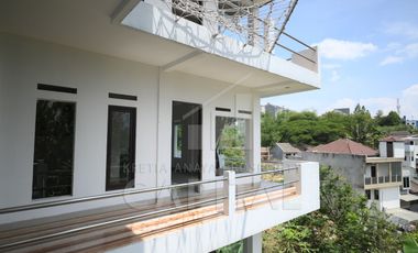 RUMAH SEMI VILLA NYAMAN DAN FULL FURNISHED DI PASIR IMPUN BANDUNG