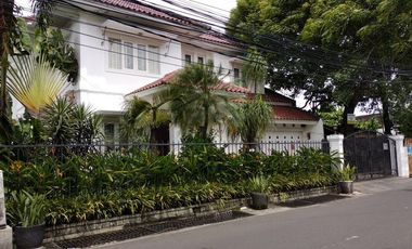 Disewakan Rumah Luxury Palmerah – Lahan 500 m², Kolam Renang Pribadi