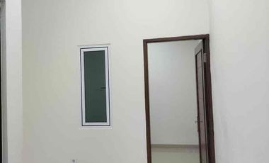 Dijual murah Rumah baru di Poris Indah              3,5 x 11 m2 Shm hadap timur, row jalan lewat 2 mobil, ada 2 kt 2 km. Siap huni!!  Listrik 2.200 w, Air pam, Survey yuk!!