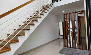 rumah murah mewah 2 lantai dekat UPN bisa untuk kost2an