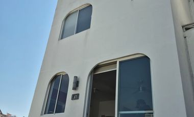 CASA LAGO DE TEQUESQUITENGO MORELOS