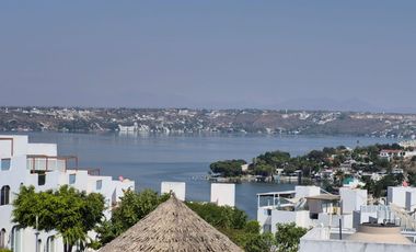 CASA LAGO DE TEQUESQUITENGO MORELOS