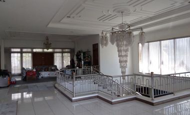 Rumah Mewah 8 Kamar Tidur Dijual, di Gatsu Tengah, Denpasar Area