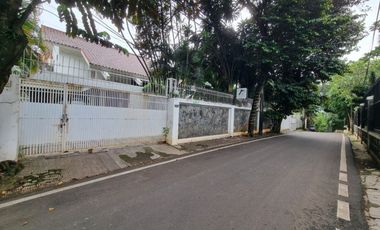 Rumah di Area Kemang, Ada Kolam Renang, Hadap Utara, Lokasi Strategis, Kondisi Terawat, Siap Huni Dan Mewah