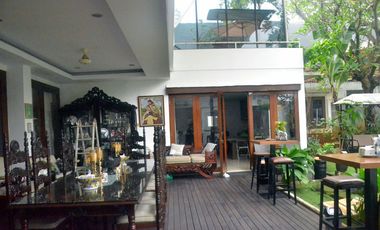 Rumah di Area Kemang, Ada Kolam Renang, Hadap Utara, Lokasi Strategis, Kondisi Terawat, Siap Huni Dan Mewah