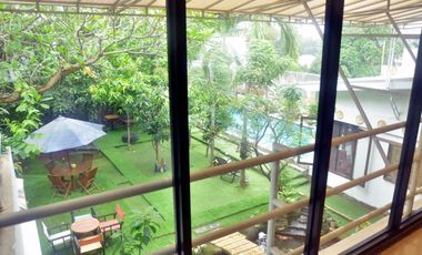 Rumah di Area Kemang, Ada Kolam Renang, Hadap Utara, Lokasi Strategis, Kondisi Terawat, Siap Huni Dan Mewah