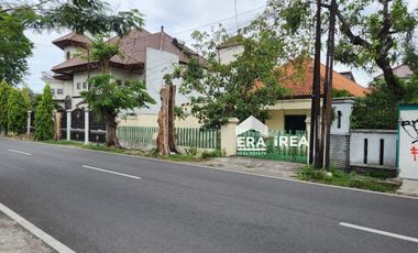 DIJUAL / DISEWAKAN RUMAH DEKAT STADION MANAHAN SOLO