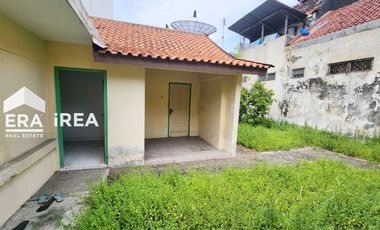 DIJUAL / DISEWAKAN RUMAH DEKAT STADION MANAHAN SOLO
