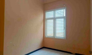 Disewakan Rumah 3 lantai di Dempo Dalam