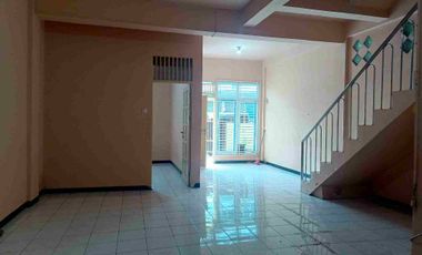 Disewakan Rumah 3 lantai di Dempo Dalam