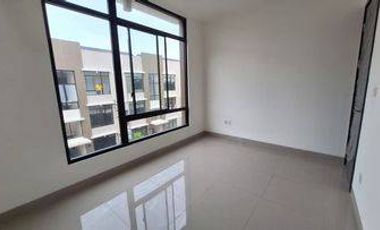 Disewakan Termurah Condo House di Green Royal Semi Furnish (Tati072)