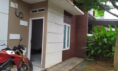 Jual Rumah Over Kredit dkt Stasiun KA 79JT di Cluster Cipayung Depok