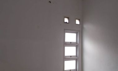 Jual Rumah Over Kredit dkt Stasiun KA 79JT di Cluster Cipayung Depok