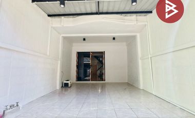 ขายทาวน์เฮ้าส์ หมู่บ้านชุมชน 300 ห้อง มหาชัย สมุทรสาคร รีโนเวทใหม่