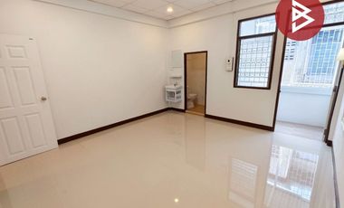 ขายทาวน์เฮ้าส์ หมู่บ้านชุมชน 300 ห้อง มหาชัย สมุทรสาคร รีโนเวทใหม่