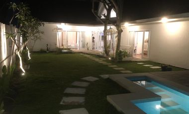 Vila Arsitek Modern di Kerobokan Hunian eksklusif dekat Seminyak
