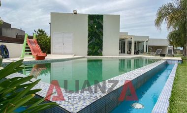 Gran Casa en Country Aires del Llano! 2 Dorm. Piscina y Espacios Verdes (1000 mts2)