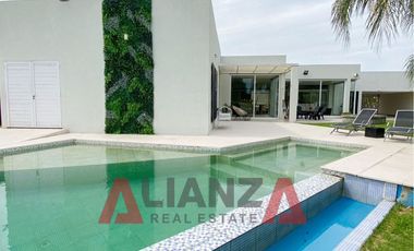 Gran Casa en Country Aires del Llano! 2 Dorm. Piscina y Espacios Verdes (1000 mts2)