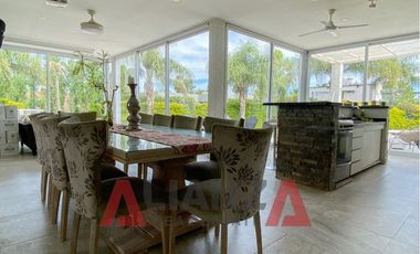 Gran Casa en Country Aires del Llano! 2 Dorm. Piscina y Espacios Verdes (1000 mts2)