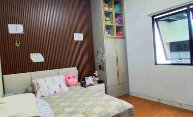 Rumah Emily design lux minimalis modern full furnish KT 5+1 dengan lebar muka 15 m