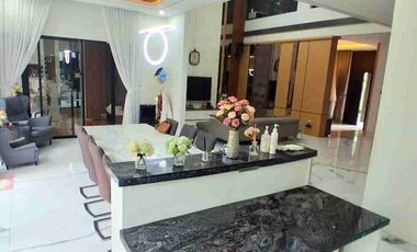 Rumah Emily design lux minimalis modern full furnish KT 5+1 dengan lebar muka 15 m