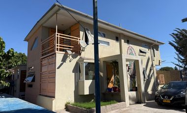 GRAN CASA-CALLE LEONIDAS PÉREZ 3891