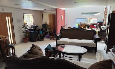 GRAN CASA-CALLE LEONIDAS PÉREZ 3891